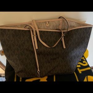 Michael Kors Neverfull purse with wallet